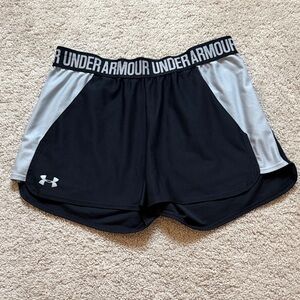 Under Armour Women's Black and Gray Shorts size medium (tag is worn off)